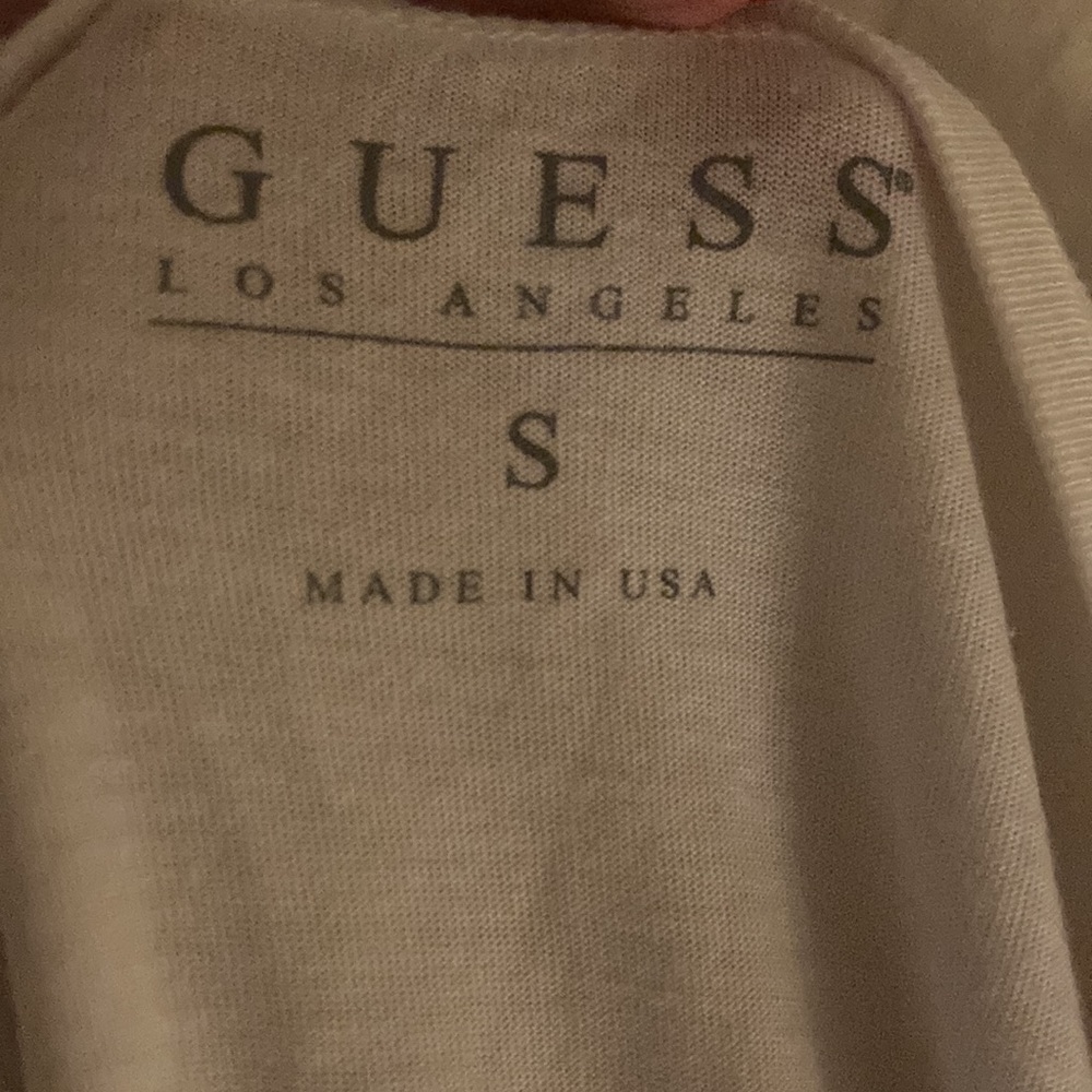 GUESS Tshirt - Picture 3 of 3